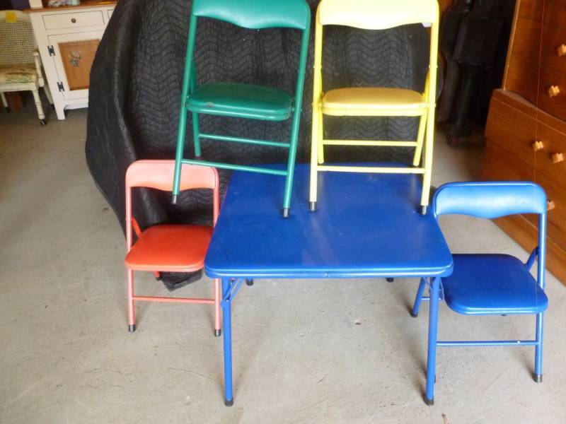lot 73 image: Kids Table Set
