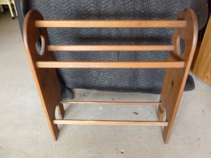 lot 81 image: Wooden Quilt Rack