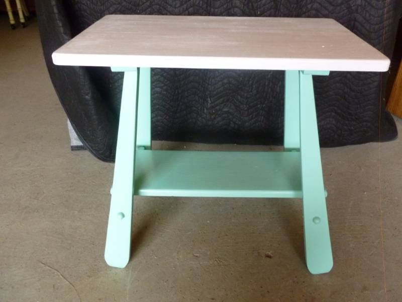 lot 84 image: Painted End Table