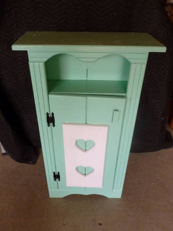 lot 85 image: Painted Shelf Cabinet