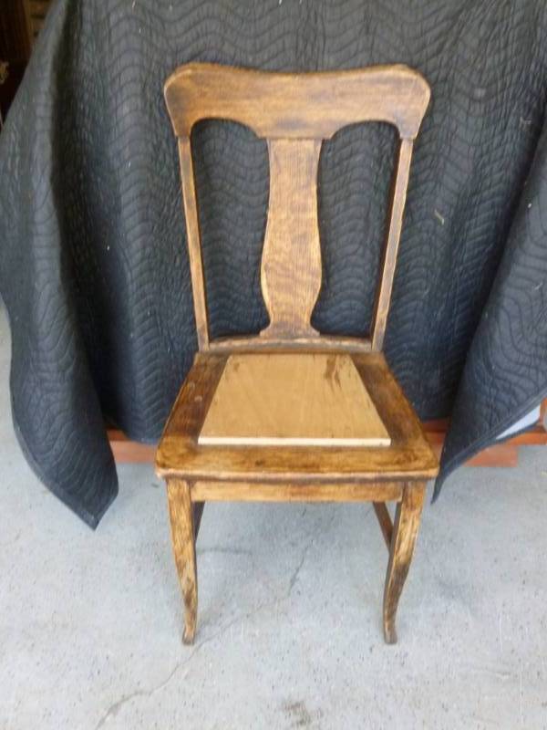 lot 109 image: Vintage Chair