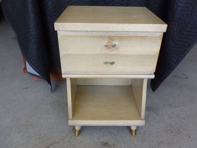lot 116 image: Vintage Nightstand