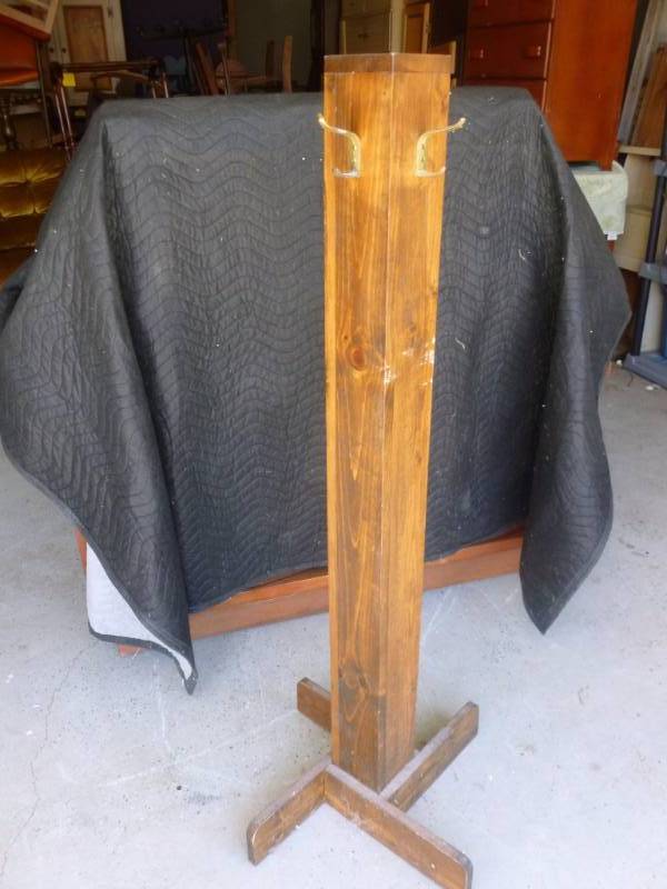 lot 124 image: Wooden Coat Rack