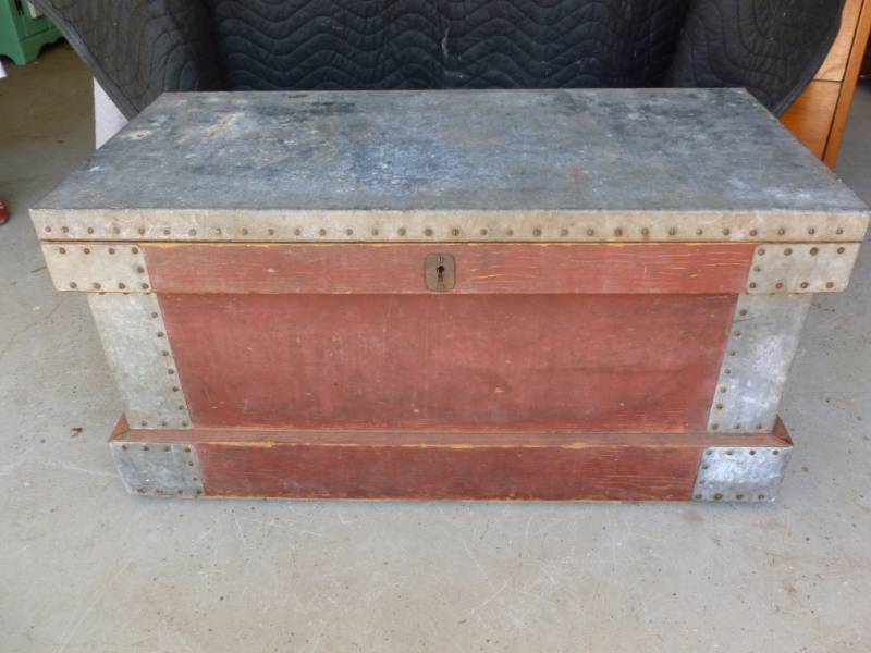 lot 137 image: Large Vintage Carpenters Trunk
