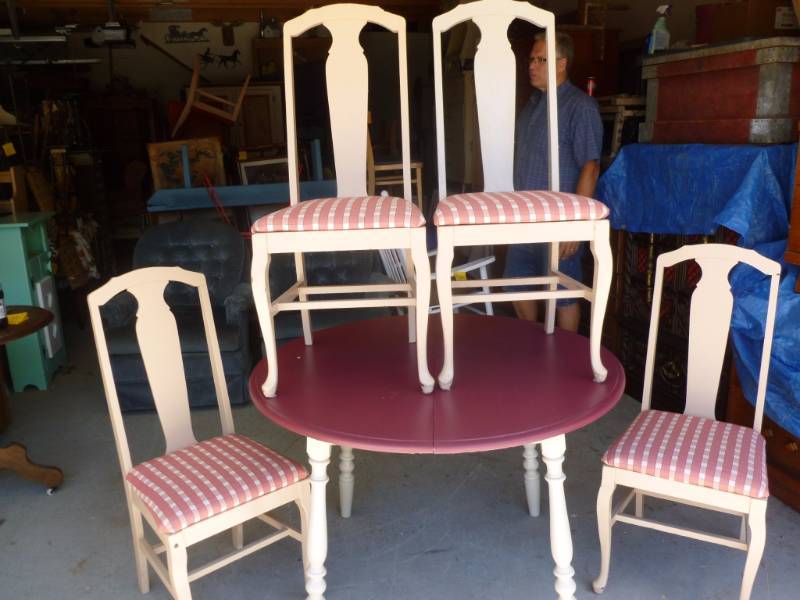 lot 143 image: Dining Room Set