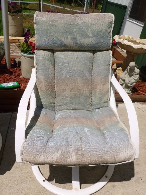 lot 151 image: Painted Chair