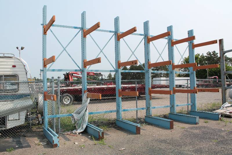lot 9 image: Cantilever Material Racking Unit with (6) Uprights and (18) Load Arms 53 x 276 x 167.