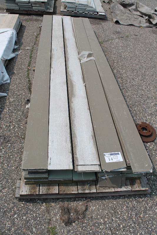 lot 14 image: Lot of James Hardie Exterior Siding 7.25 x 12 716 Thick White app. 100 ct.