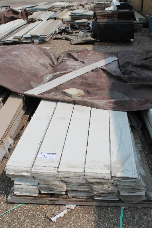 lot 33 image: Lot of James Hardie Exterior Siding 7.25 x 12 716 Thick app. 150 ct.
