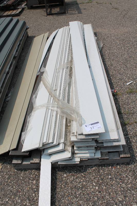 lot 37 image: Lot of James Hardie Exterior Siding 7.25 x 12 716 Thick app. 60 ct.