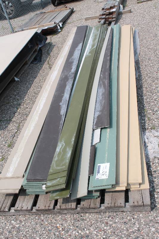 lot 52 image: Lot of Miscellaneous Smooth Exterior Siding Miscellaneous Colors 716 Width For All Siding app. 100 ct.