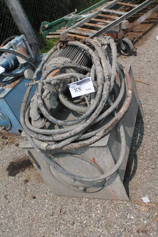 lot 88 image: Parker Hydraulic Pump wHoses SerialModel PAVC33R4M26 33CCRev 3000PSI Max CW Rotation 26 Oesign Series.