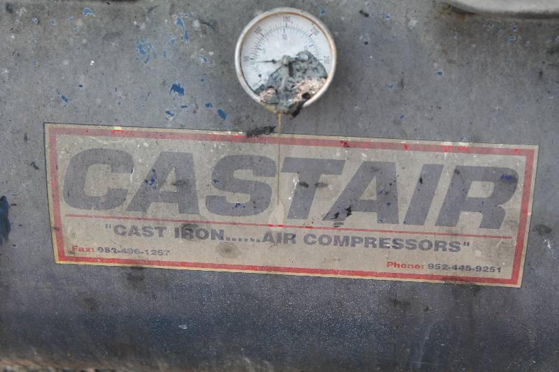 lot 98 image: Castair Industrial Air Compressor Model R135312HD6-230 40 x 66 x 54.