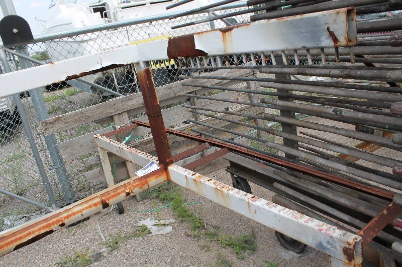 lot 109 image: Metal Racking Unit wWheels 100 x 90 x 61.