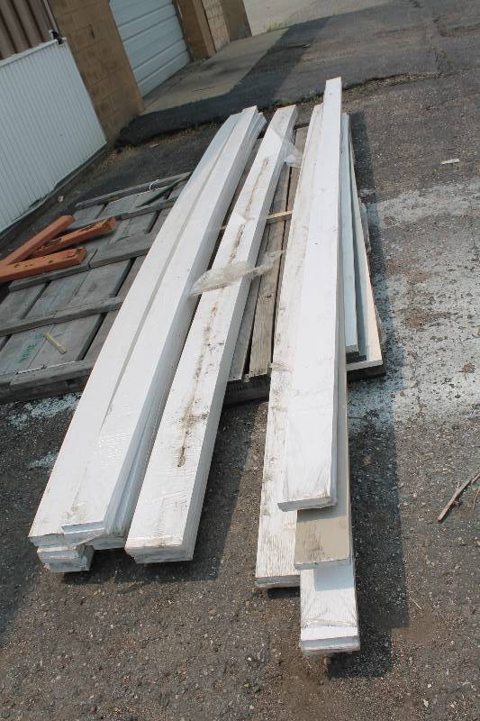lot 138 image: Lot of Royal PVC Siding 5.5 x 12 7.25 x 12.