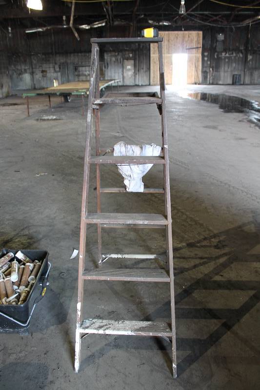 lot 147 image: Werner Wooden Ladder 6 Height.