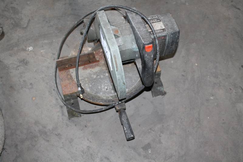 lot 146 image: Delta 10 Motorized Miter Box wCord Model 34-080 120V 13A 25-60Hz For Saw Blades For 5500RPM & 58 Arbor.
