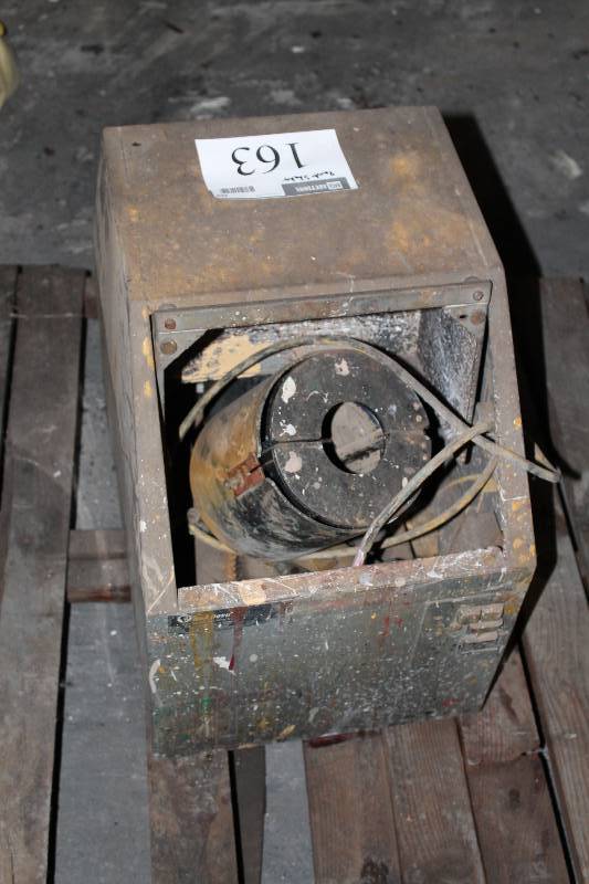 lot 163 image: Red Devil Paint Shaker Model 05300PB 110V5.6A60Hz.