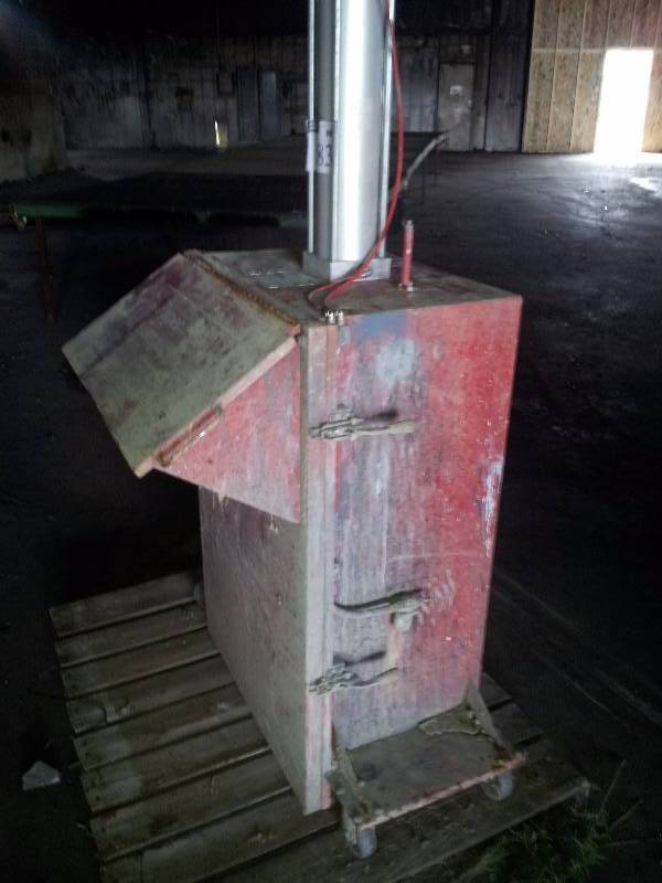 lot 183 image: Paper Compactor - 26 x 29 x 46 T Weight 250 lbs