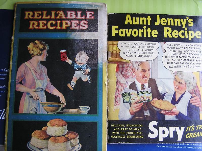 lot 49 image: VINTAGE ADVERTISING COOKBOOKS