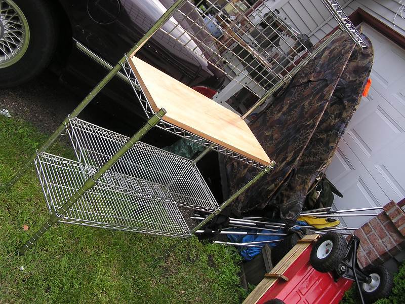 lot 18 image: WIRE BAKERS RACK.