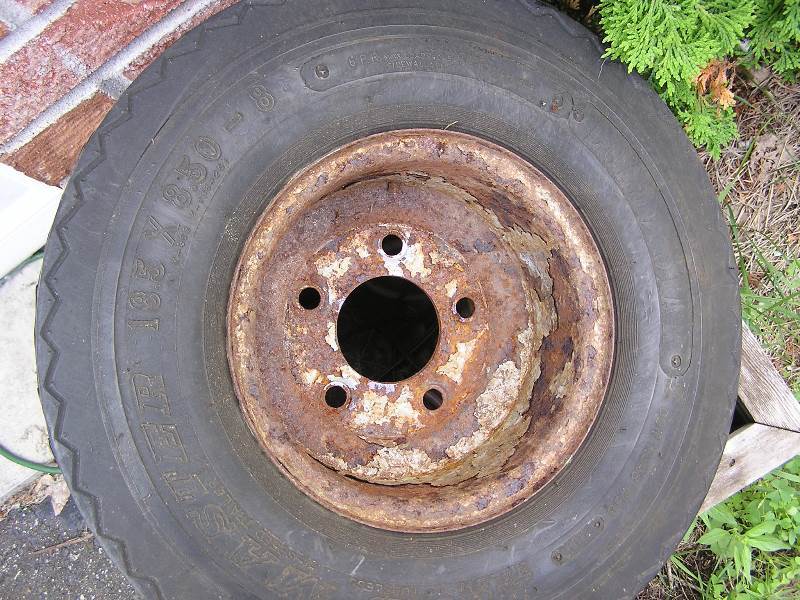 lot 27 image: TRAILER TIRE ON RIM 18.5 X 8.50-8