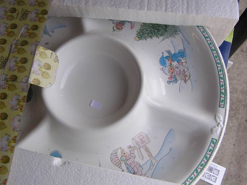 lot 60 image: PRECIOUS MOMENTS CHIP AND DIP SET