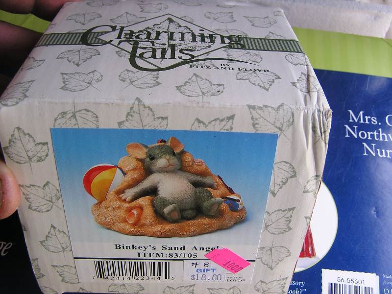 lot 62 image: FITZ FLOYD CHARMING TAILS FIGURINE