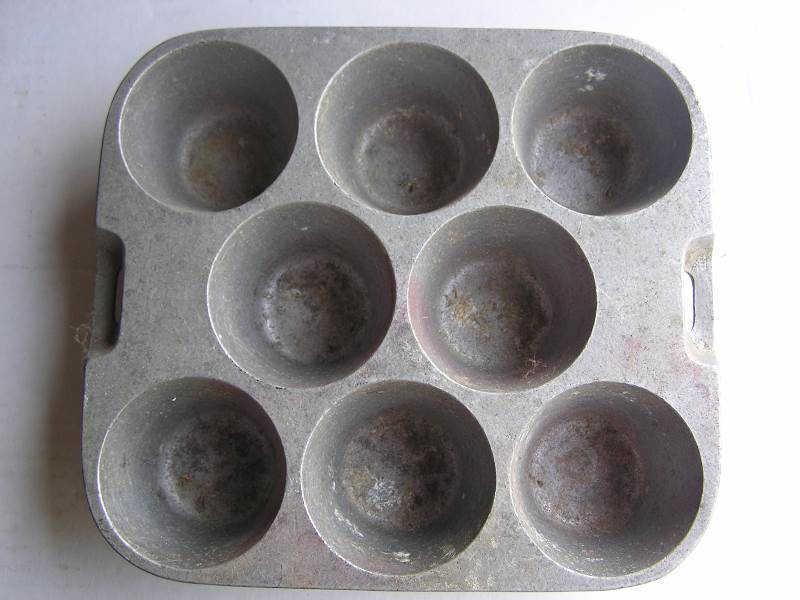 lot 74 image: WAGNERWARE ALUMINUM POPOVER #478