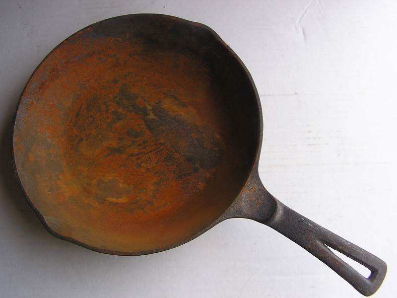 lot 77 image: CAST IRON CHEF SKILLET