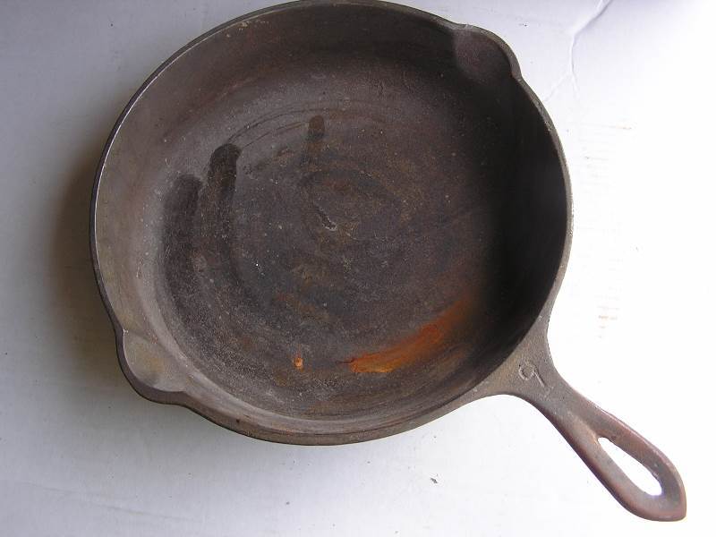 lot 79 image: CAST IRON SKILLET #7