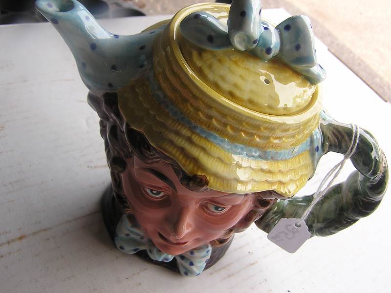 lot 90 image: BESWICK PITCHER DOLLY VARDEN #1203