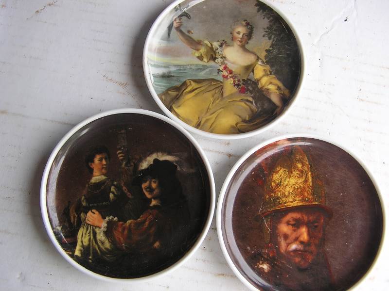 lot 96 image: TINY KAISER GERMAN PLATES SET OF 3