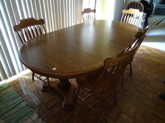 lot 1 image: Kitchen Table