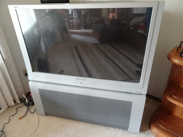 lot 3 image: TV