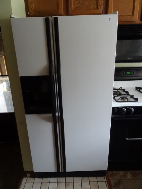 lot 8 image: FridgeFreezer