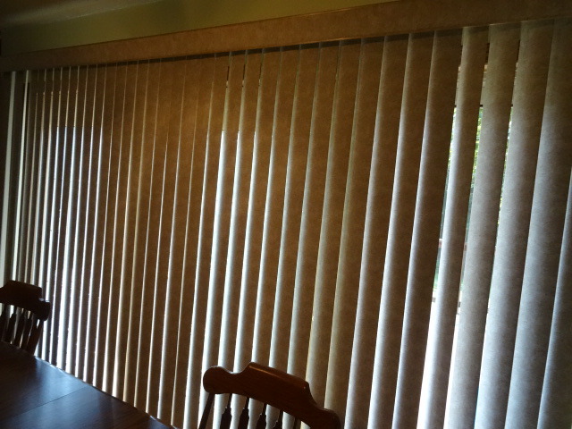 lot 12 image: Vertical Blinds