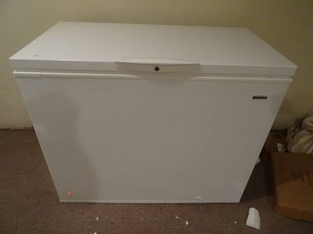 lot 17 image: Freezer