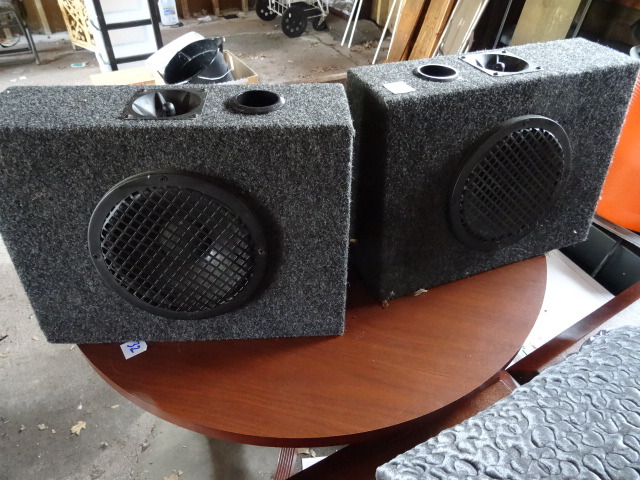 lot 34 image: Car Speakers