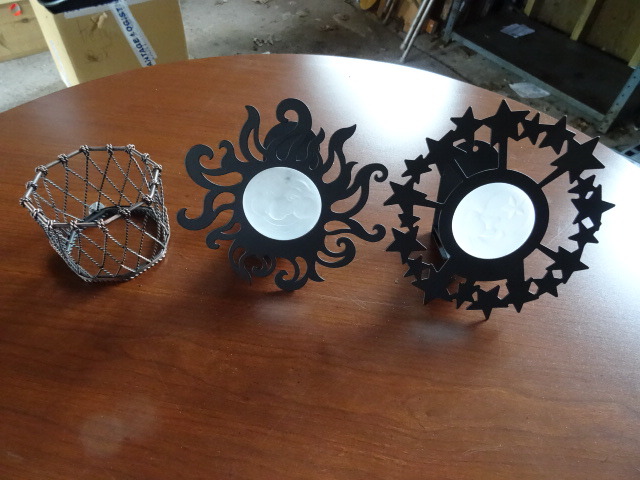 lot 40 image: Wall Candles