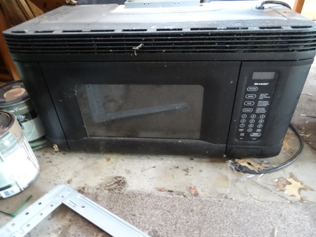 lot 43 image: Microwave
