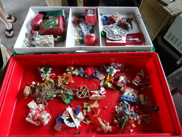 lot 77 image: Christmas Storage Box