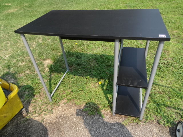 lot 107 image: Desk