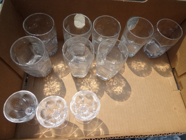 lot 112 image: Glasses