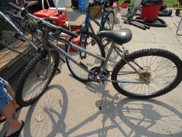 lot 136 image: 15 Speed Bike