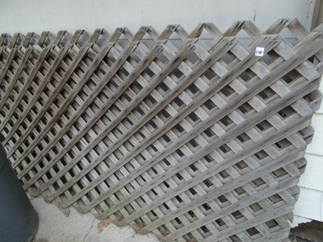lot 138 image: Lattice Fence