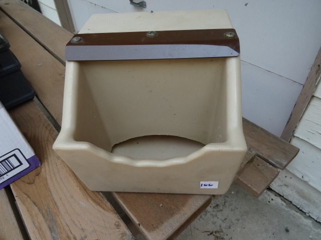 lot 166 image: Water Dish