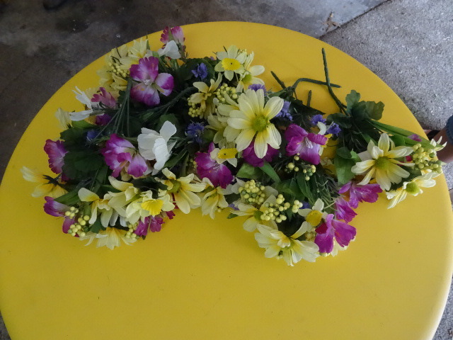 lot 211 image: Flowers