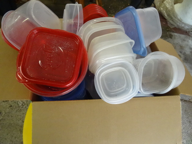 lot 212 image: Tupperware