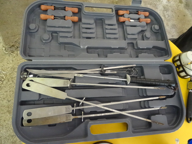 lot 221 image: Utensil Set